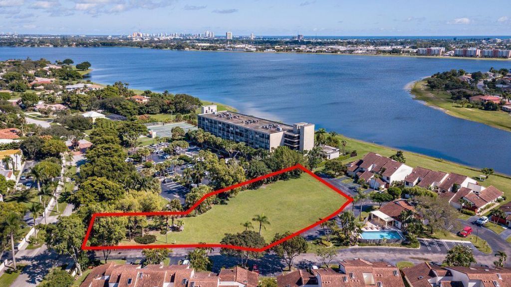1810 Embassy Drive, West Palm Beach, FL 33401 Photo