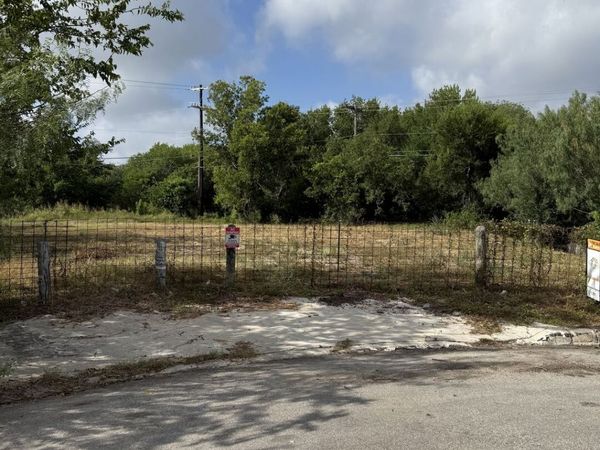 5374 WAR HORSE DR, San Antonio, TX 78242
