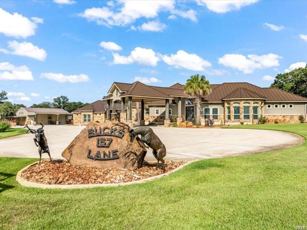 157 Bucks Lane, La Vernia, TX 78121