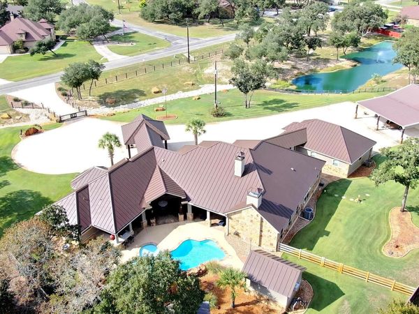 157 Bucks Lane, La Vernia, TX 78121