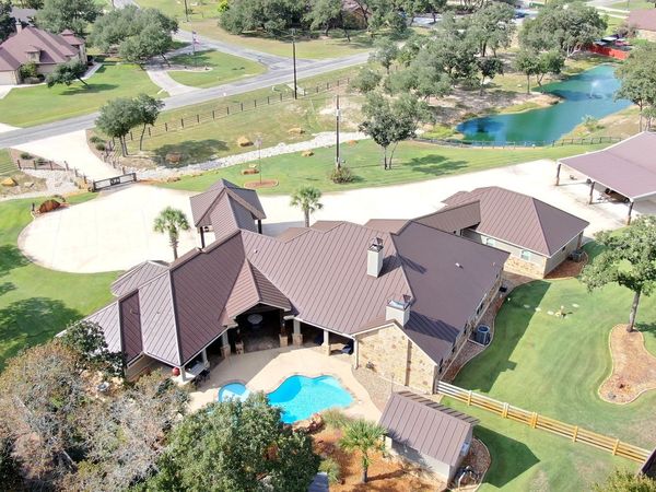 157 Bucks Lane, La Vernia, TX 78121