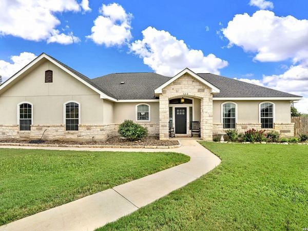 112 Park Way, Poth, TX 78147