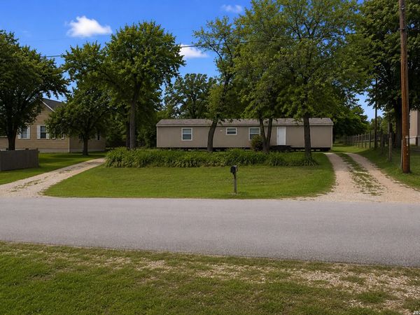 23043 Hilltop Peaks, Elmendorf, TX 78112