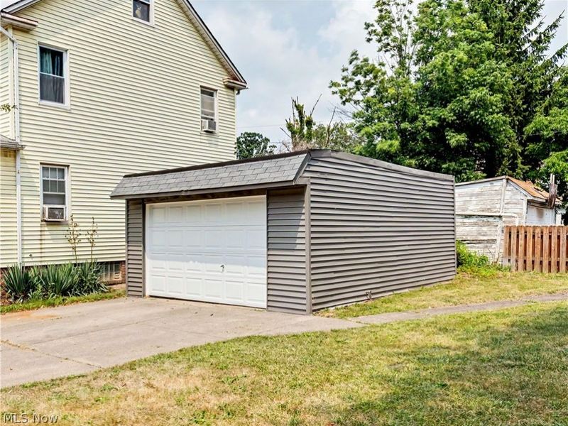 4802 Edgepark Drive, Garfield Heights, OH 44125 Photo 3