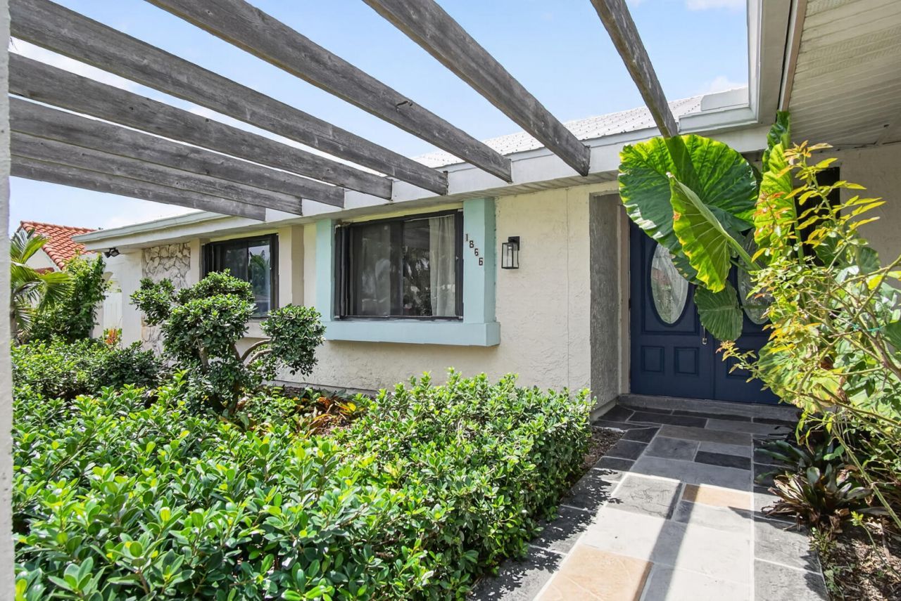 1866 SE Hanby Avenue, Port Saint Lucie, FL 34952 Photo