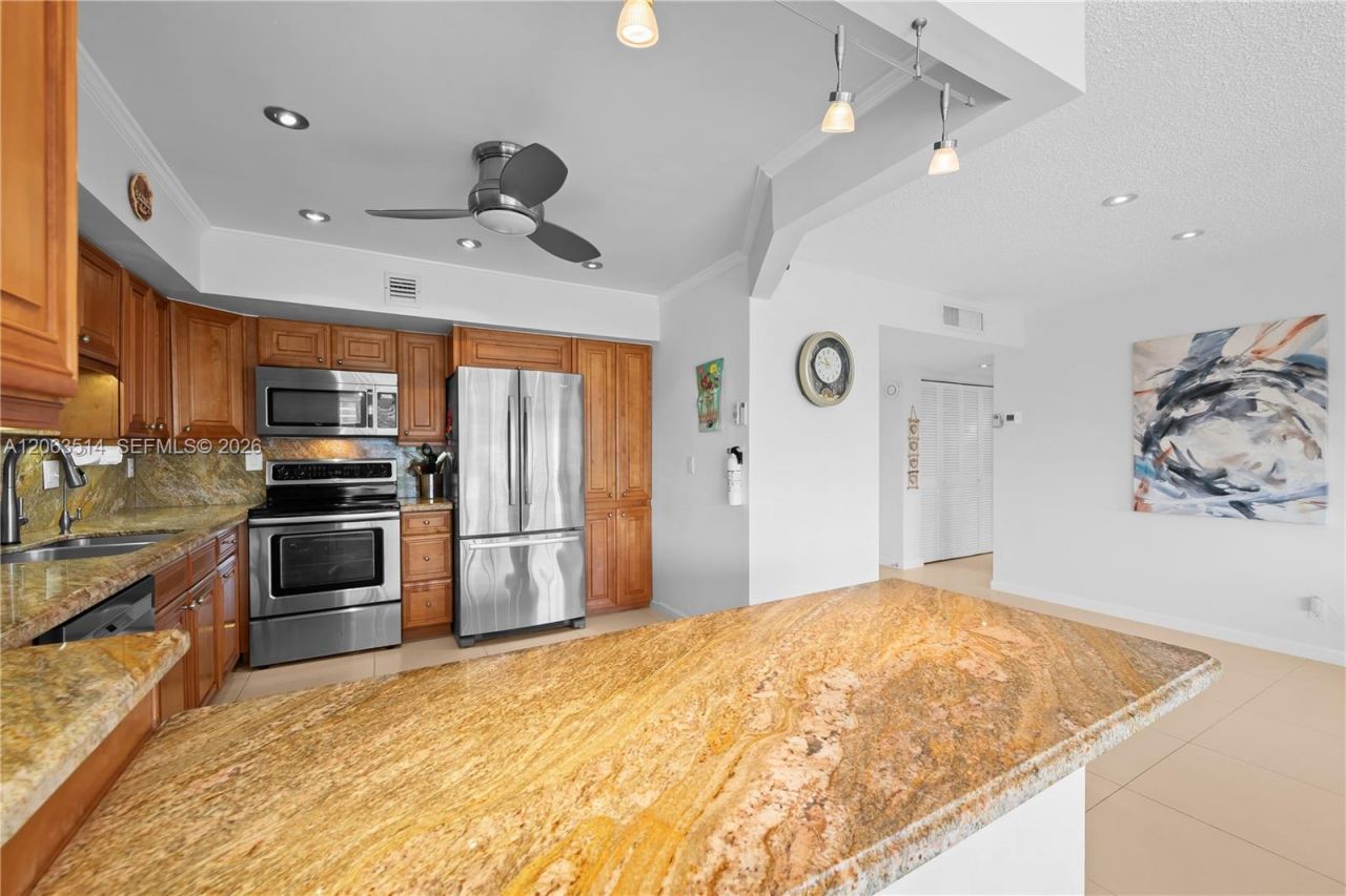400 Diplomat Pkwy , Unit 704, Hallandale Beach, FL 33009 Photo