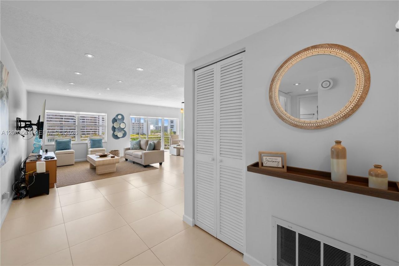 400 Diplomat Pkwy , Unit 704, Hallandale Beach, FL 33009 Photo