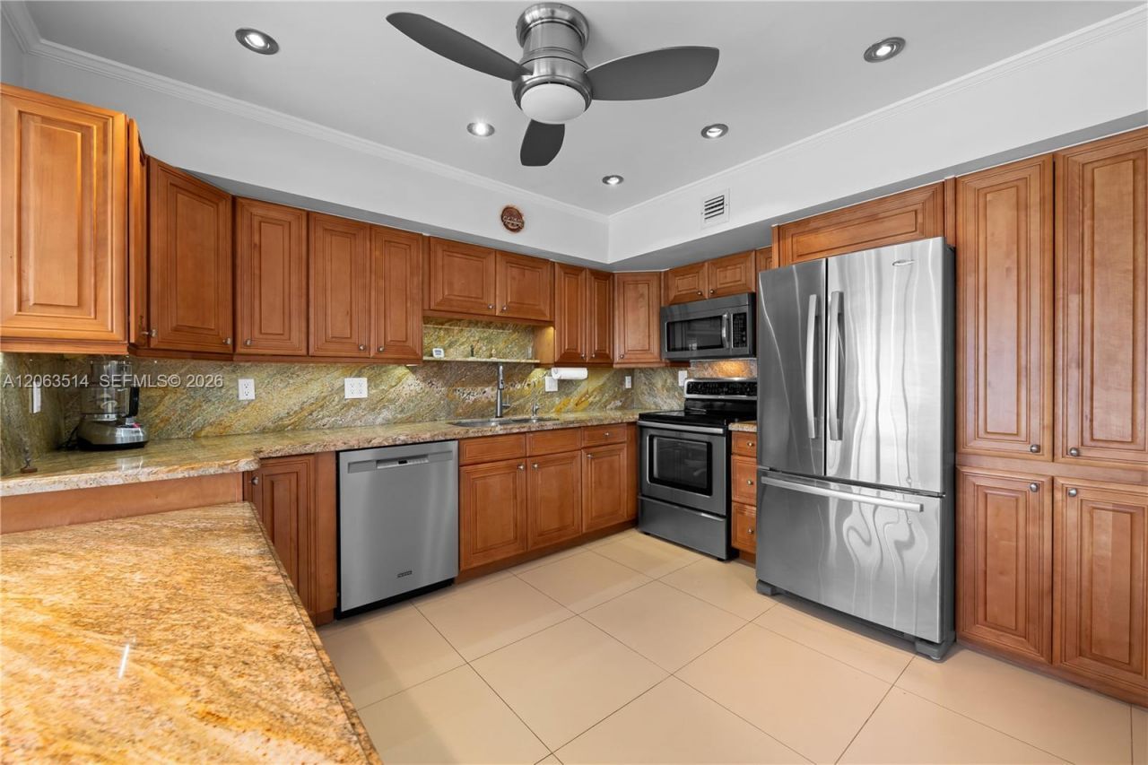 400 Diplomat Pkwy , Unit 704, Hallandale Beach, FL 33009 Photo