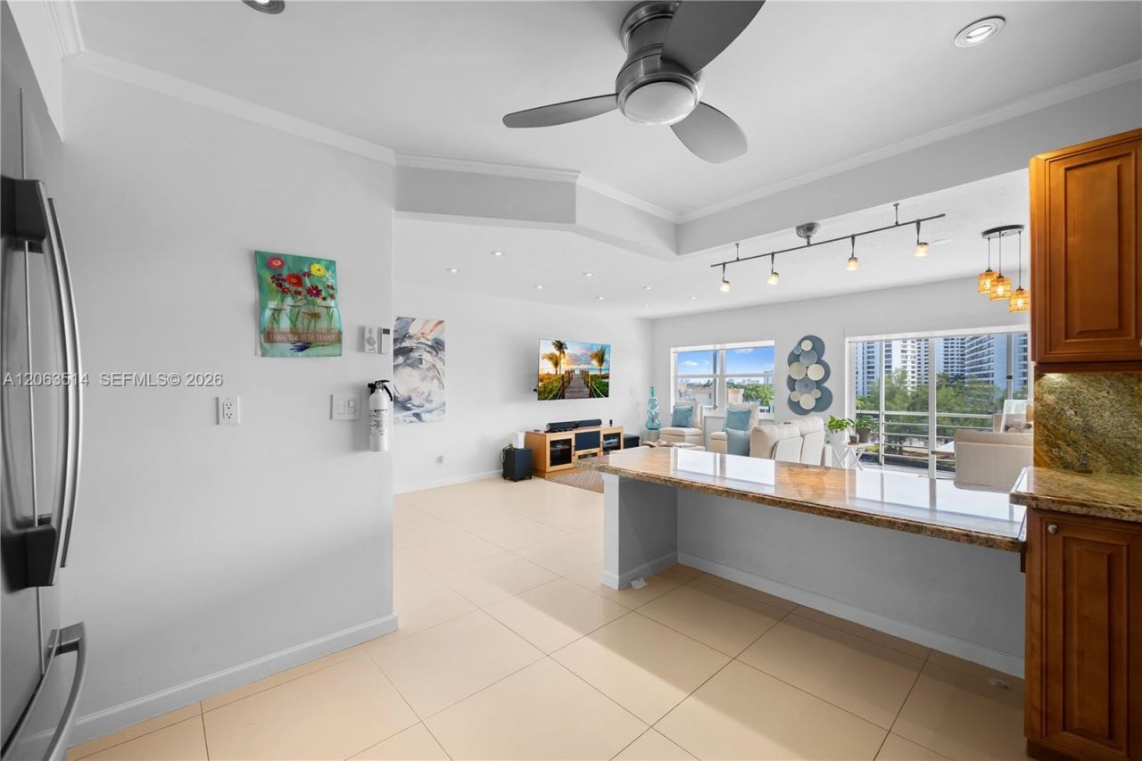400 Diplomat Pkwy , Unit 704, Hallandale Beach, FL 33009 Photo