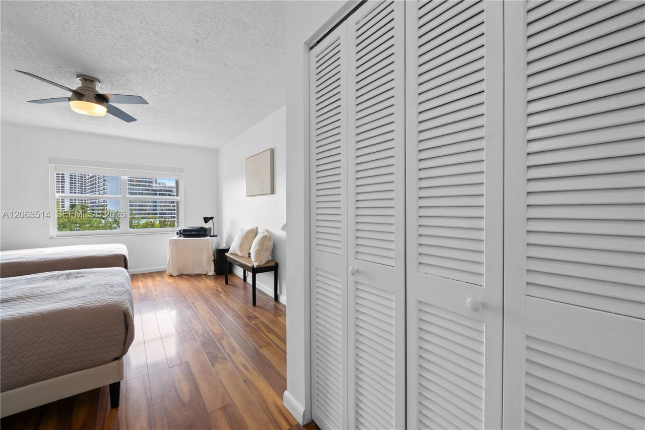 400 Diplomat Pkwy , Unit 704, Hallandale Beach, FL 33009 Photo