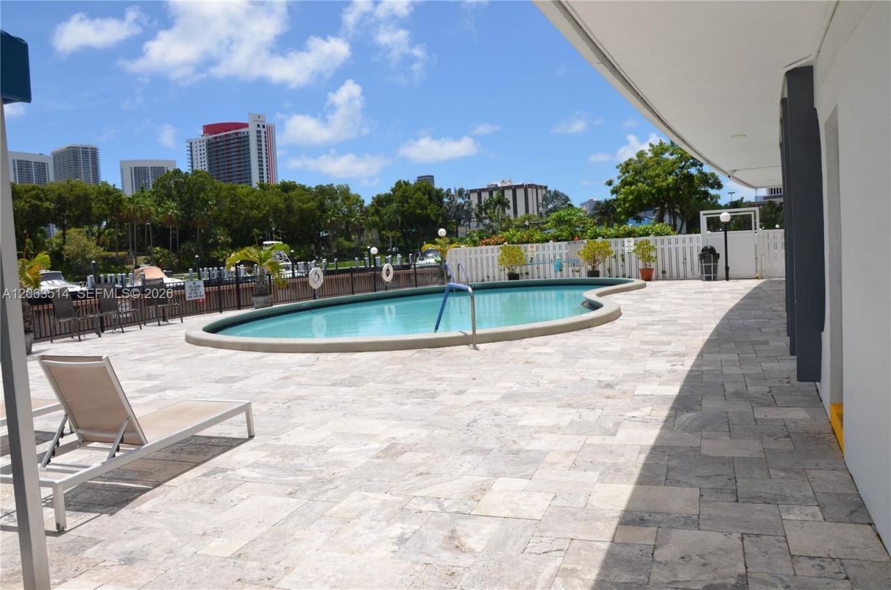 400 Diplomat Pkwy , Unit 704, Hallandale Beach, FL 33009 Photo