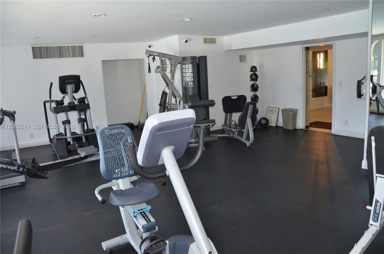 400 Diplomat Pkwy , Unit 704, Hallandale Beach, FL 33009 Photo