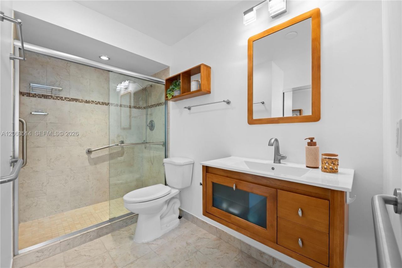 400 Diplomat Pkwy , Unit 704, Hallandale Beach, FL 33009 Photo