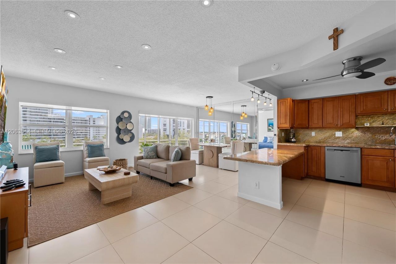 400 Diplomat Pkwy , Unit 704, Hallandale Beach, FL 33009 Photo
