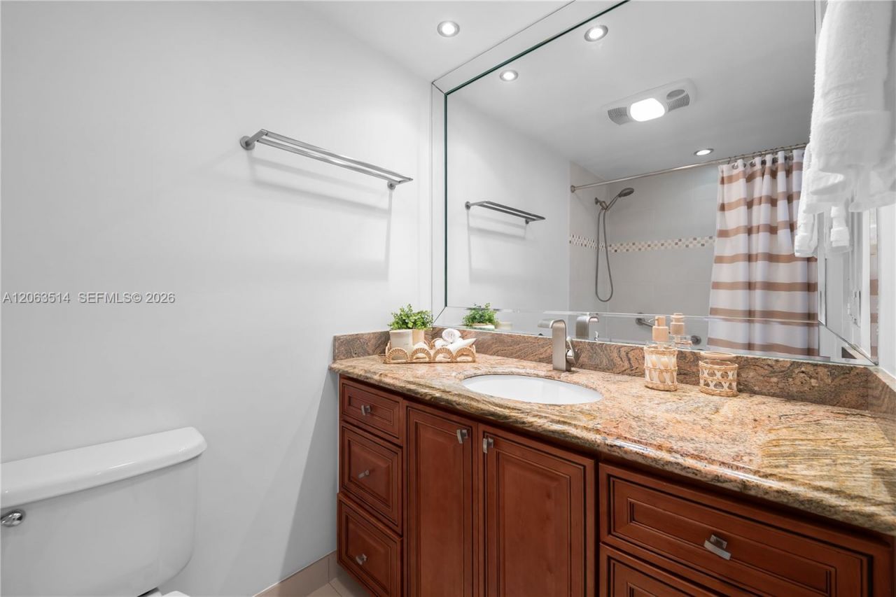 400 Diplomat Pkwy , Unit 704, Hallandale Beach, FL 33009 Photo