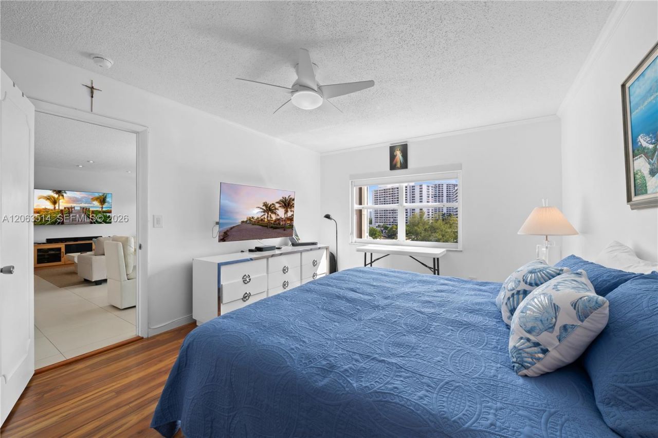 400 Diplomat Pkwy , Unit 704, Hallandale Beach, FL 33009 Photo