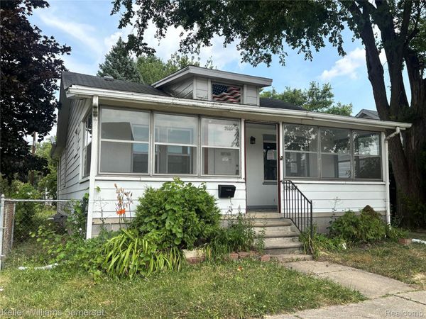 24300 Melrose Avenue, Eastpointe, Mi 48021
