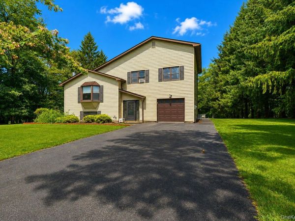 18 Hillside Road , Slate Hill, NY 10973