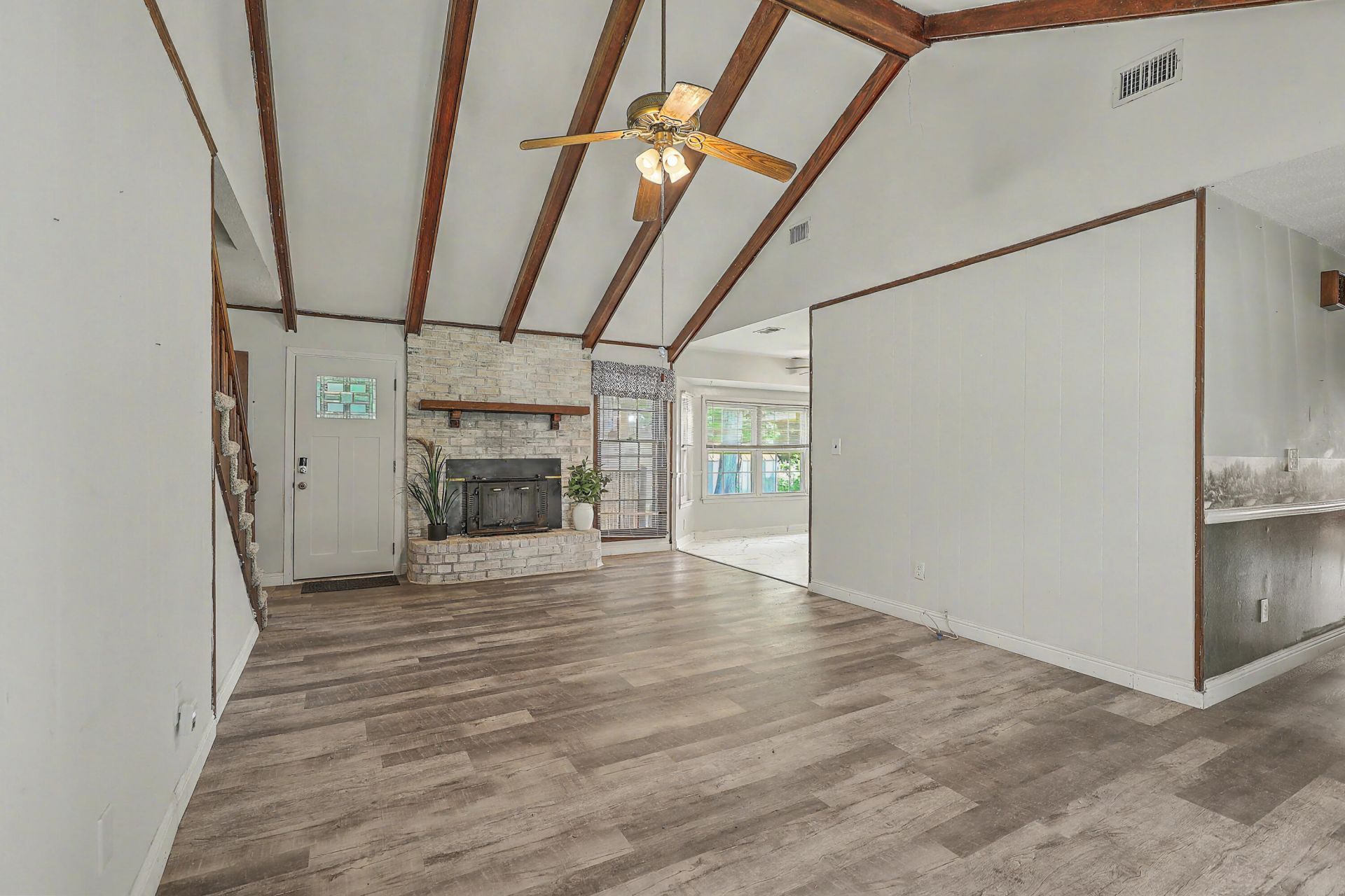 114 Essex Avenue Photo 9