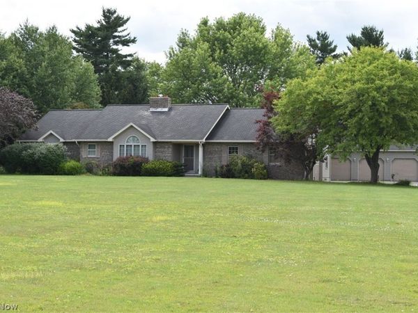 13900 South Avenue , Columbiana, OH 44408