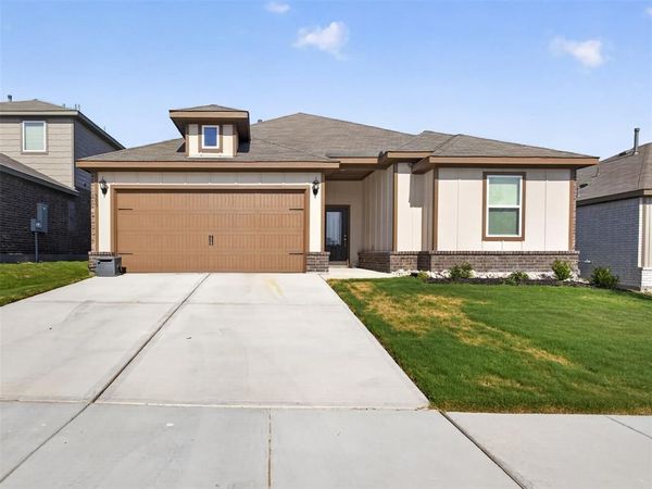 905 Cawthorne Trail, Fort Worth, TX 76108