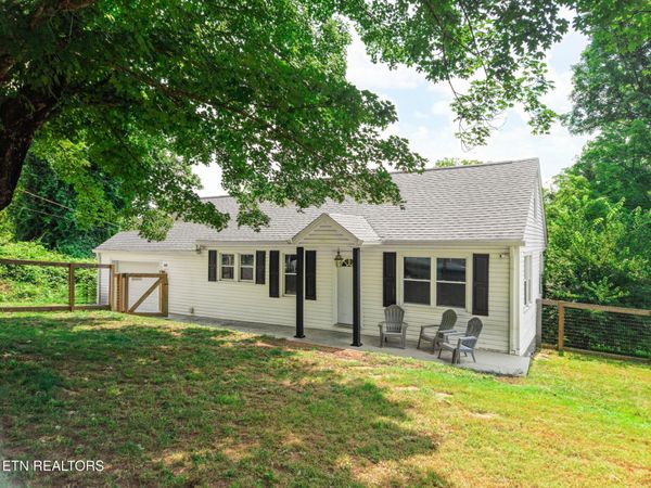 439 Jarnigan St, Clinton, TN 37716