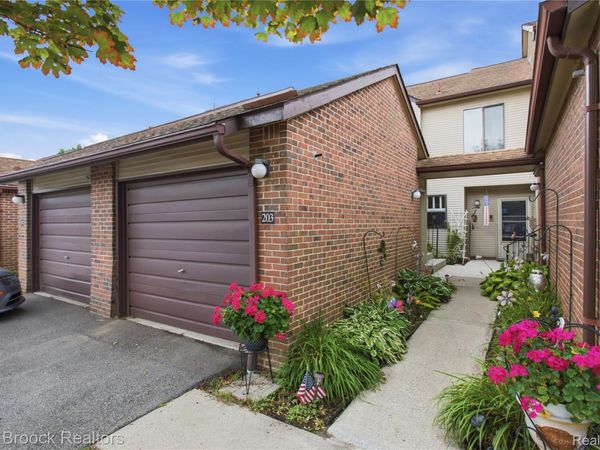 6580 Ridgefield Circle, Unit 203, West Bloomfield Township, Mi 48322