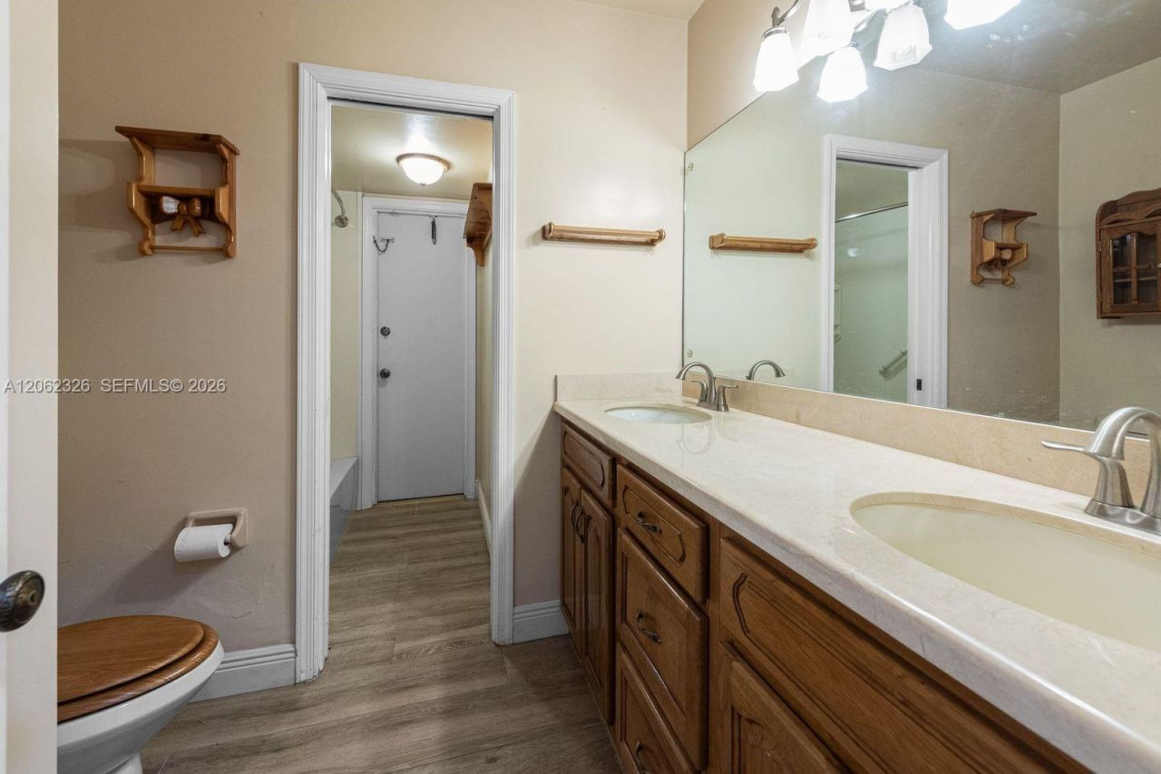 8331 SW 156th St, Palmetto Bay, FL 33157 Photo