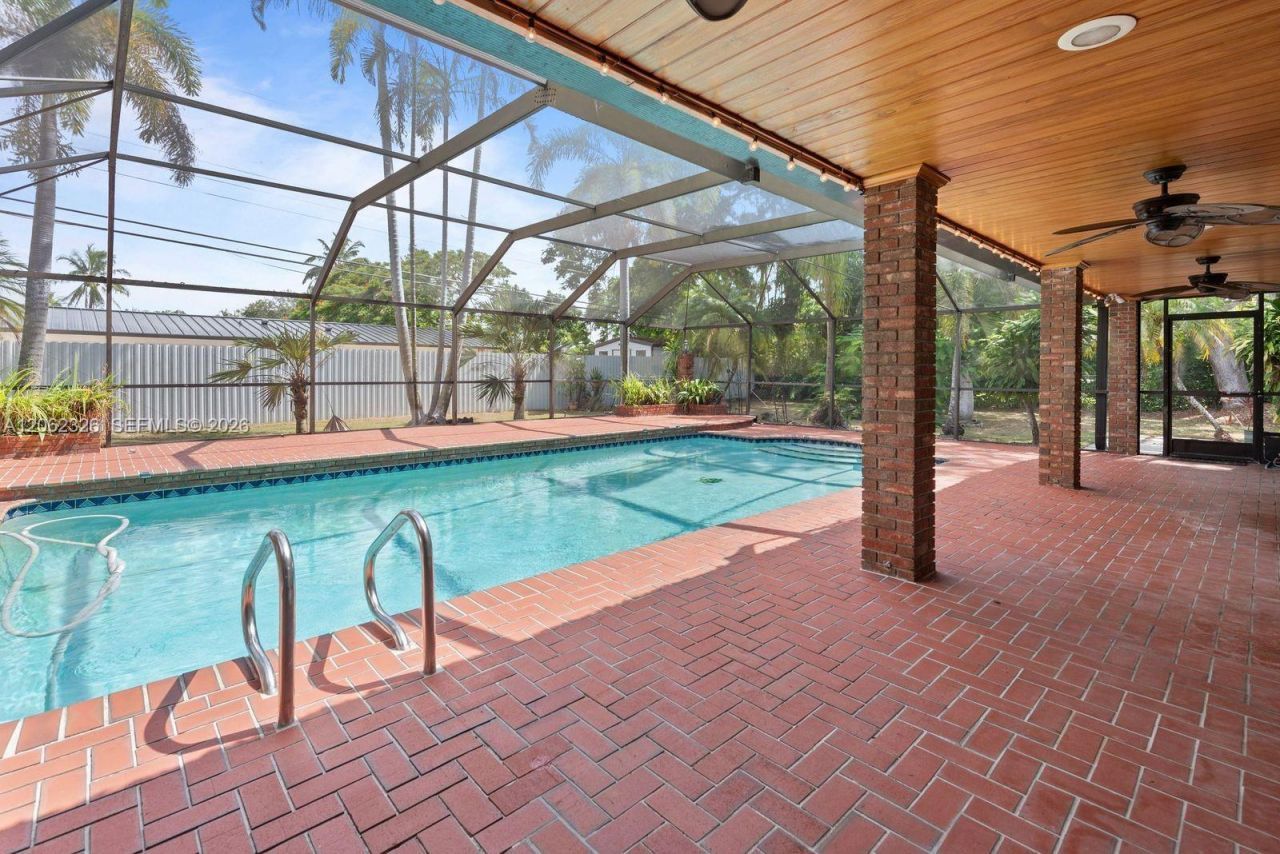 8331 SW 156th St, Palmetto Bay, FL 33157 Photo