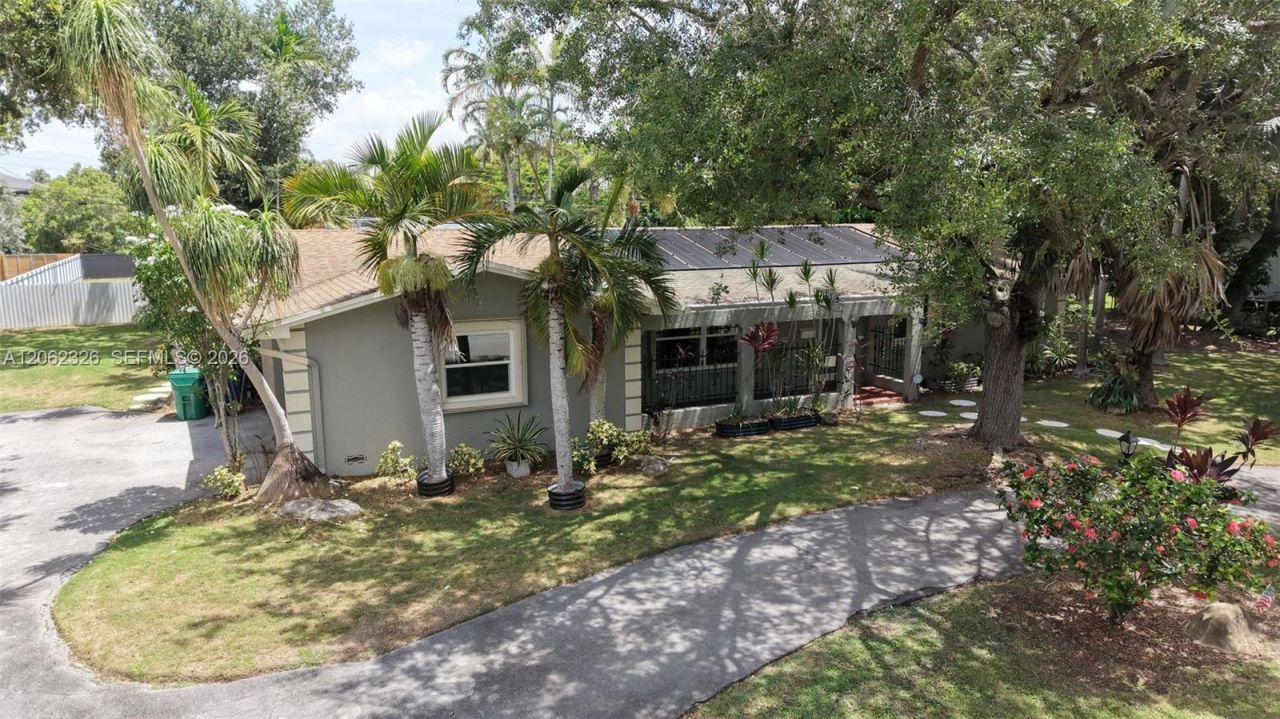 8331 SW 156th St, Palmetto Bay, FL 33157 Photo
