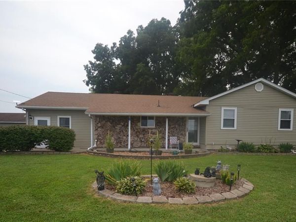 5561 Blank Road, Smithton, IL 62285