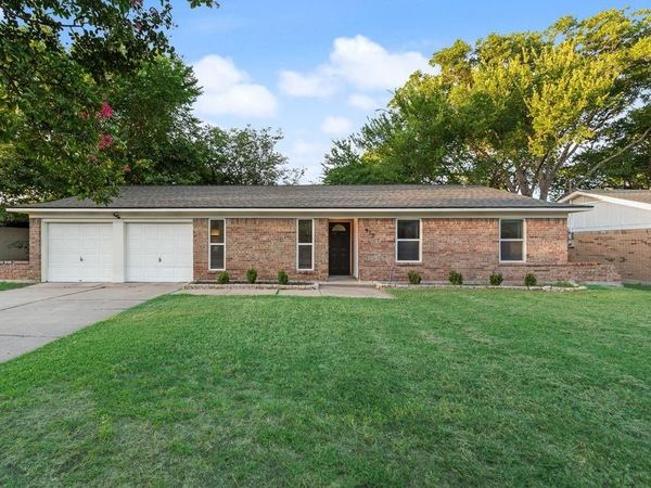 913 Childers Avenue, Benbrook, TX 76126