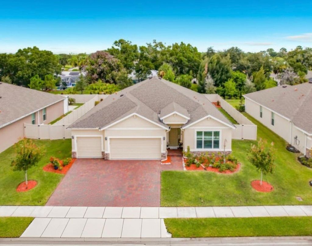 111 52nd Square, Vero Beach, FL 32968 Photo