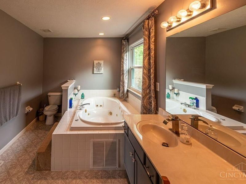 1559 Wild Cherry Drive, Miami Twp, OH 45150 Photo 8