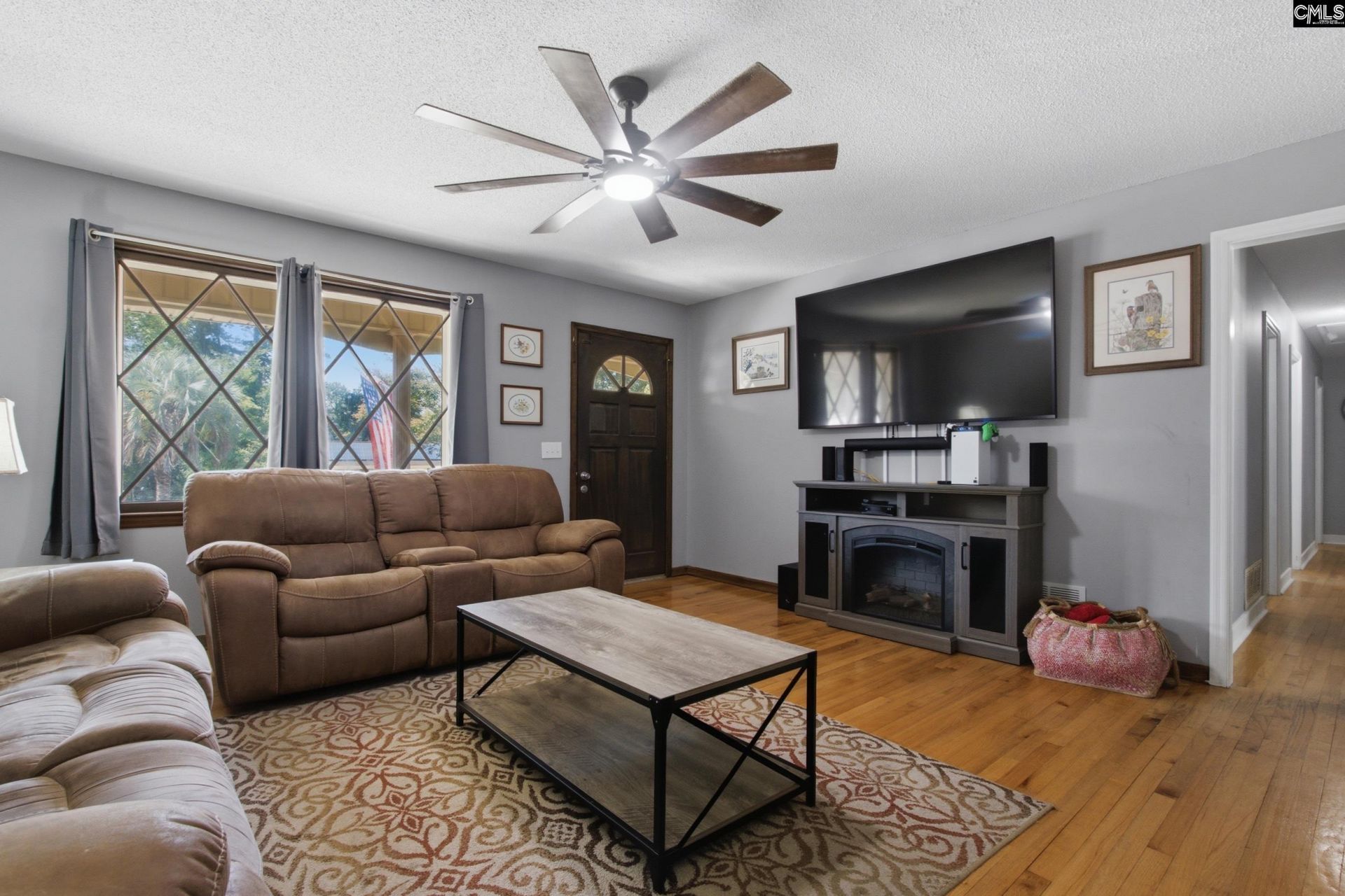3136 Woodsen Circle  Photo 6