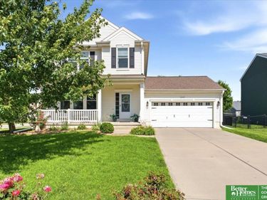 2003 Lakewood Drive, Papillion, NE 68046