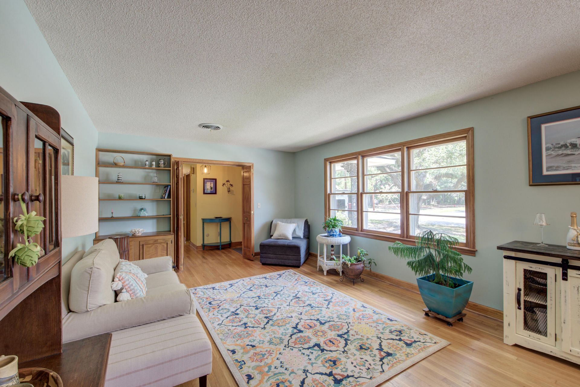 4717 Farmal Street Photo 6