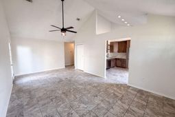 218 Persimmon Circle photo 4