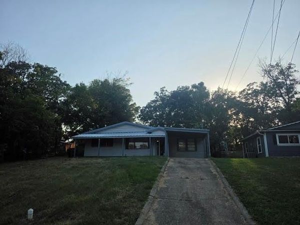 1011 Park Drive , Denison, TX 75020