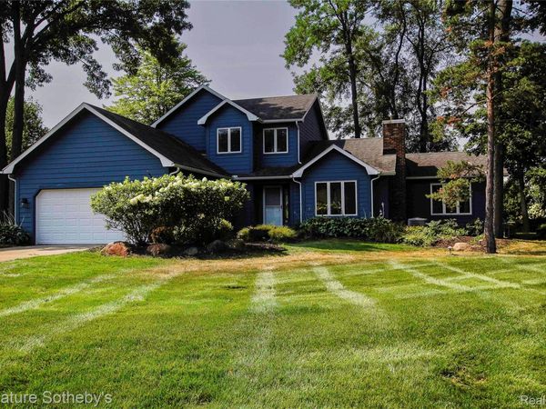 3131 Smugglers Ridge Drive, Commerce Township, Mi 48390
