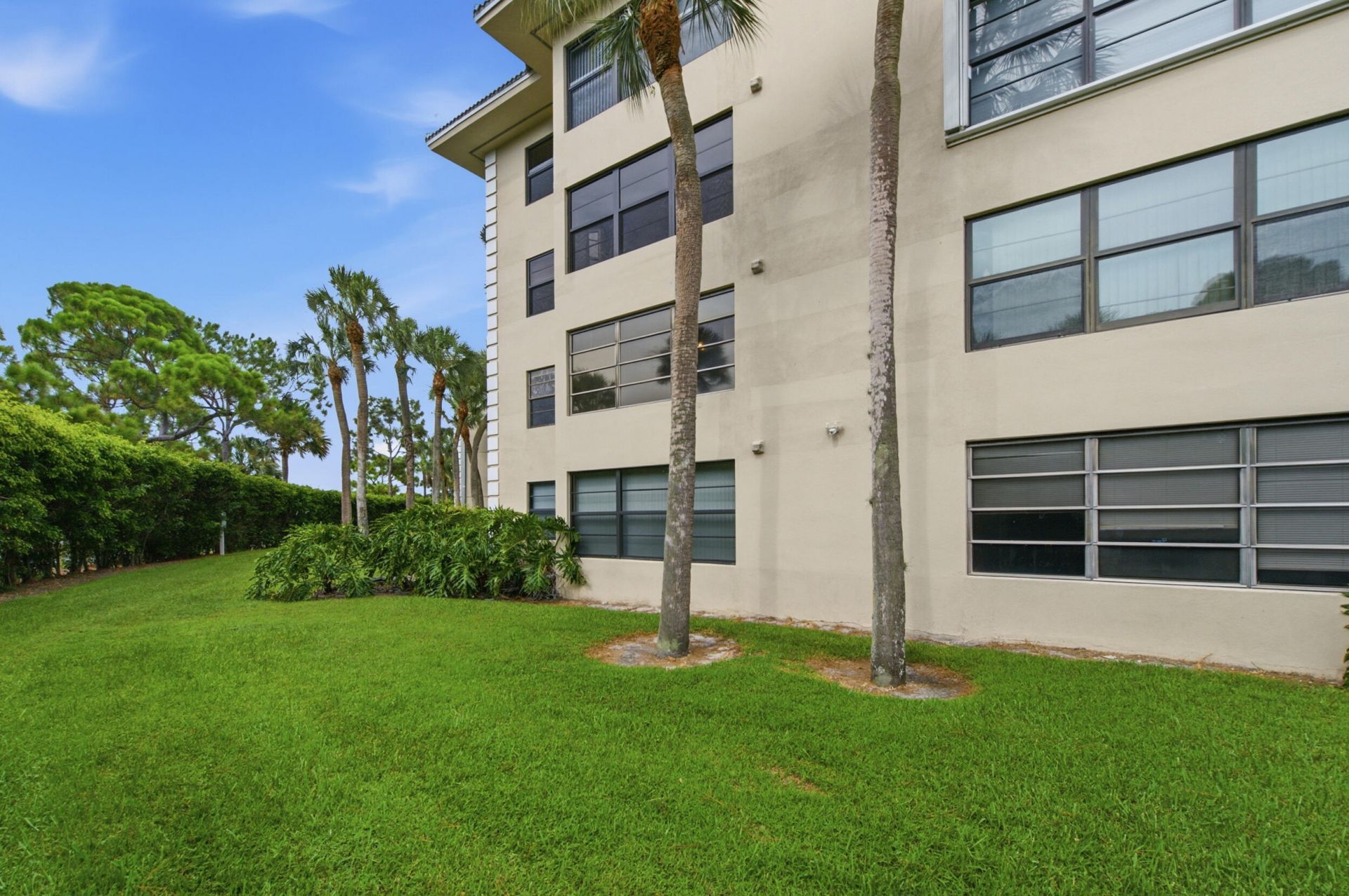3515 Village Boulevard, Unit 206, West Palm Beach, FL 33409 Photo
