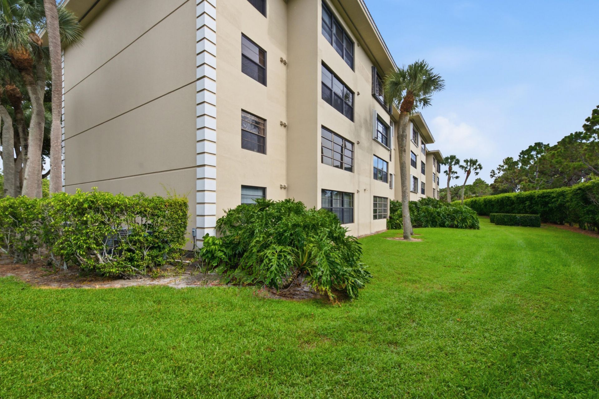 3515 Village Boulevard, Unit 206, West Palm Beach, FL 33409 Photo