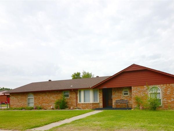 1224 NW 6th Place, Moore, OK 73170