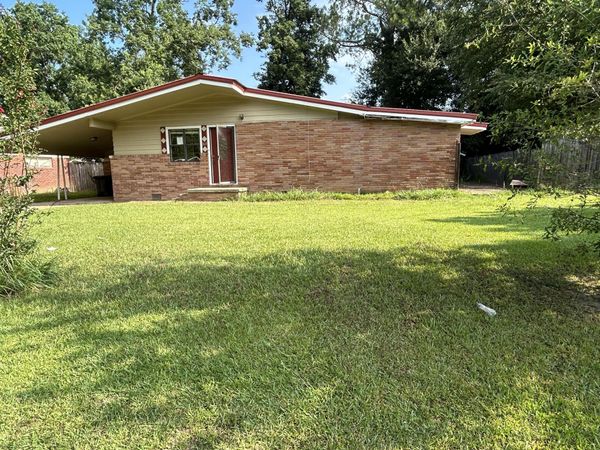 813 Greymont Dr., Columbia, MS 39429