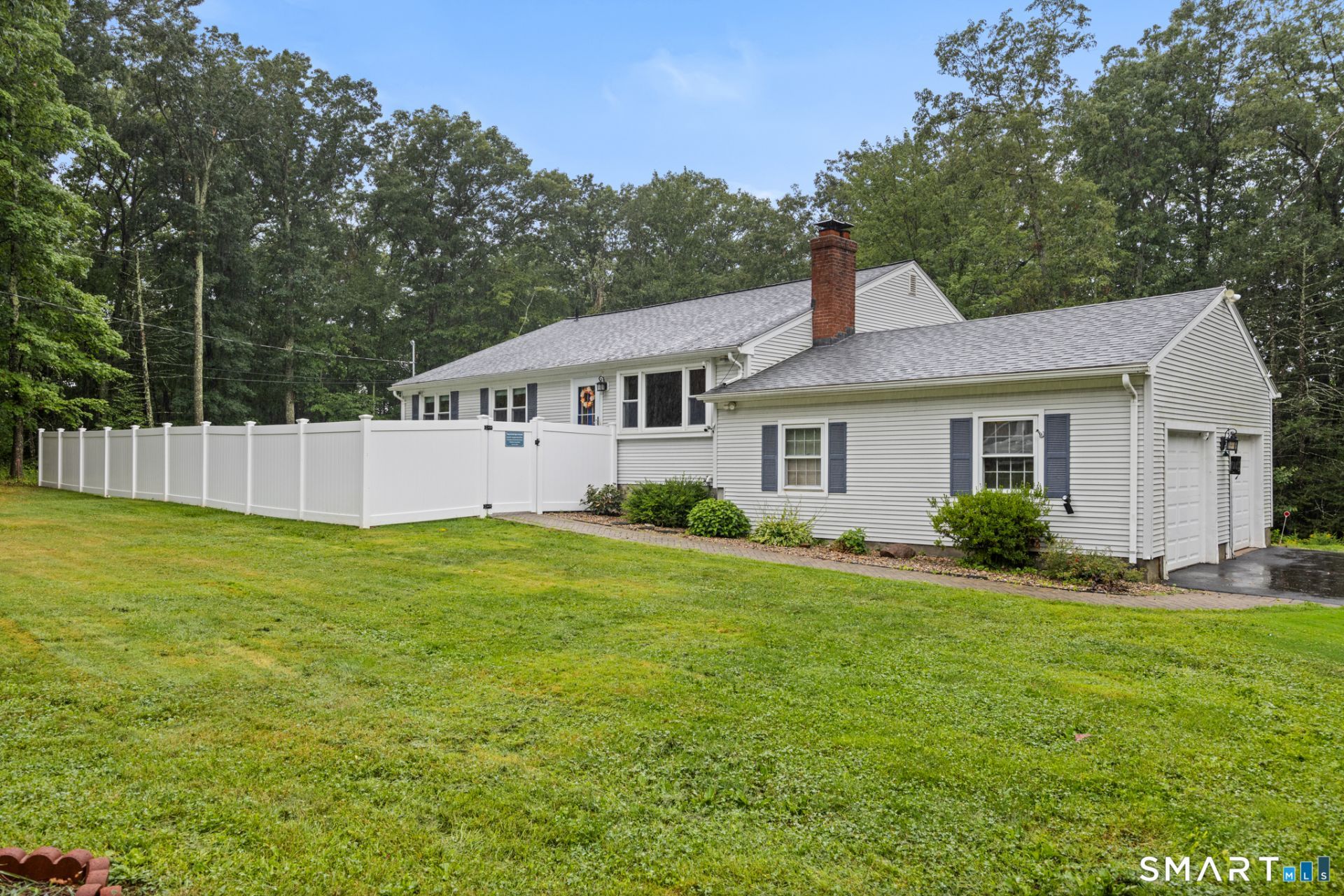 11 Top View, Simsbury, CT 06089 Main Photo