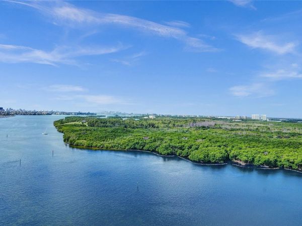 500 Bayview Dr , Unit PH20, Sunny Isles Beach, FL 33160