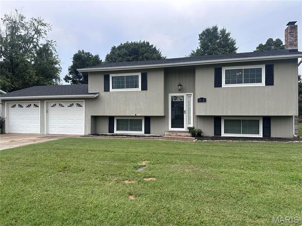912 Cambridge, Sikeston, MO 63801