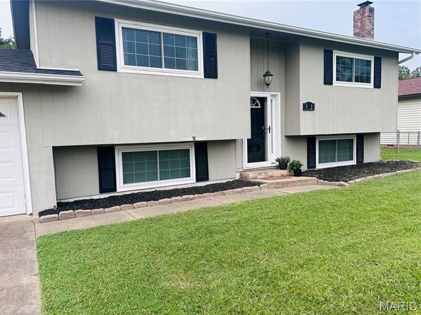 912 Cambridge, Sikeston, MO 63801