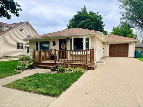 315 2ND ST NW, Orange City, IA 51041