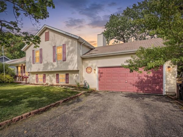 611 Parkway Avenue , Antioch, IL 60002